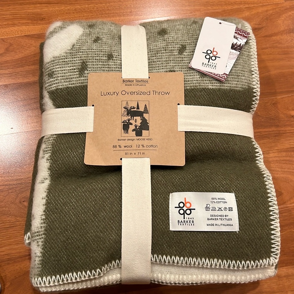 NWT Wool Throw 51”x 71”Barker Textiles World Moose Herd Luxury Oversized